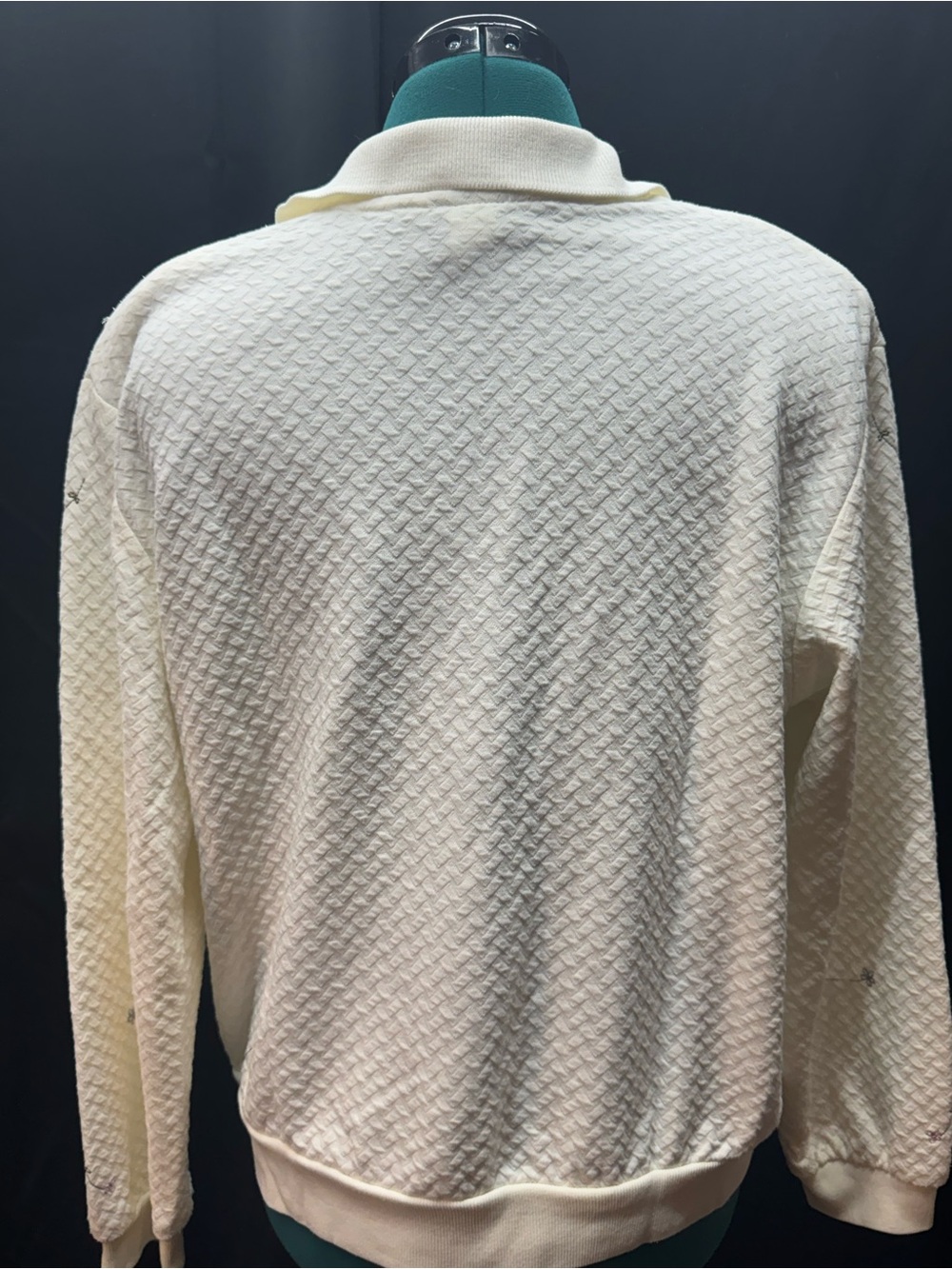 Tag Cream Textured Collared Long-Sleeve Sweatshirt with Subtle Floral Embroidery - Picture 3 of 4